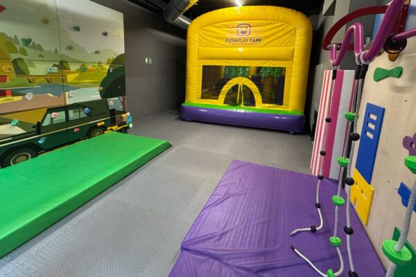 escalada-hinchables-ladrillos-bolas-parque-centro-infantil-ocio-funplaypark-vitoria-gasteiz escalada-hinchables-ladrillos-bolas-parque-centro-infantil-ocio-funplaypark-vitoria-gasteiz